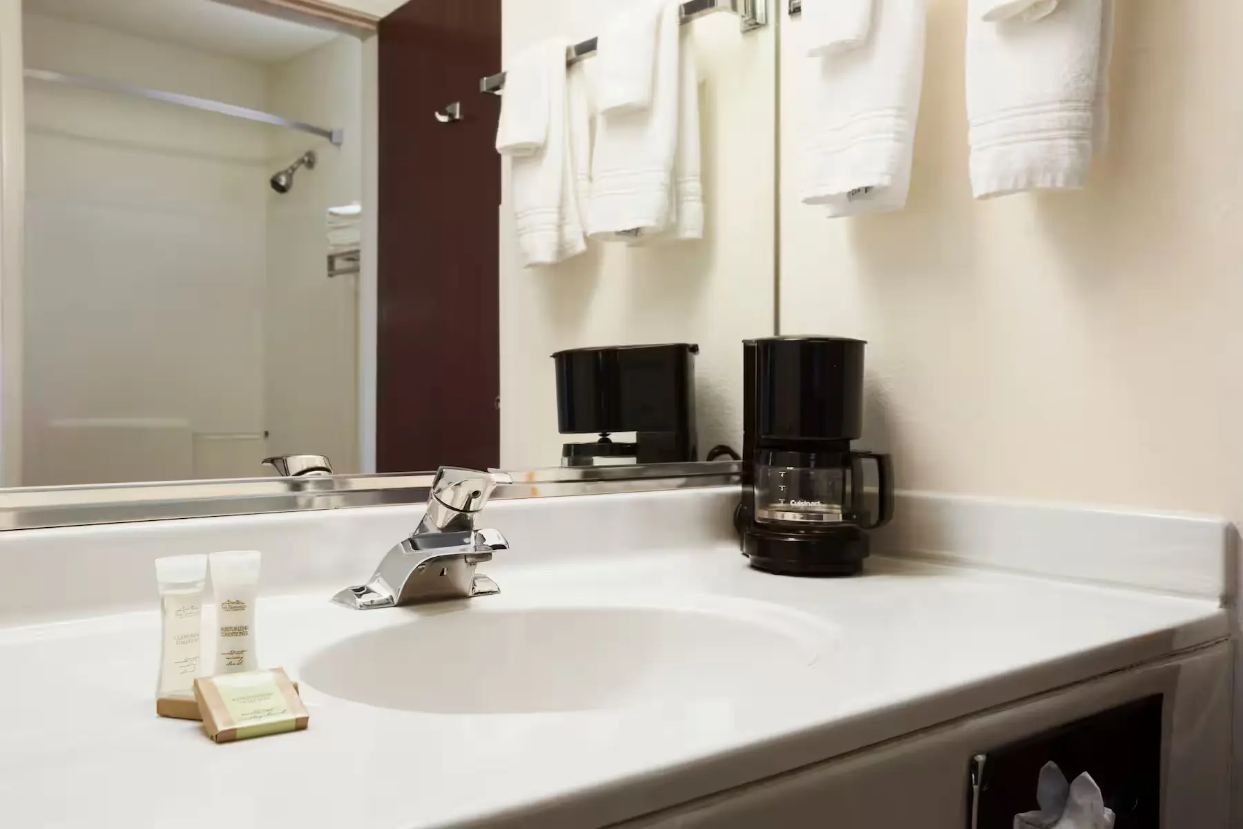 Comfort & Hygiene in Every Detail Well Maintained Bathroom Space