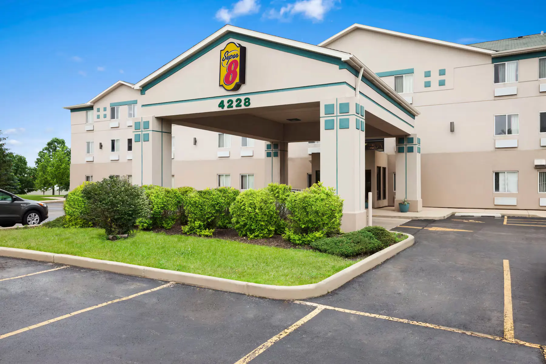 Welcoming & Elegant Hotel Exterior
