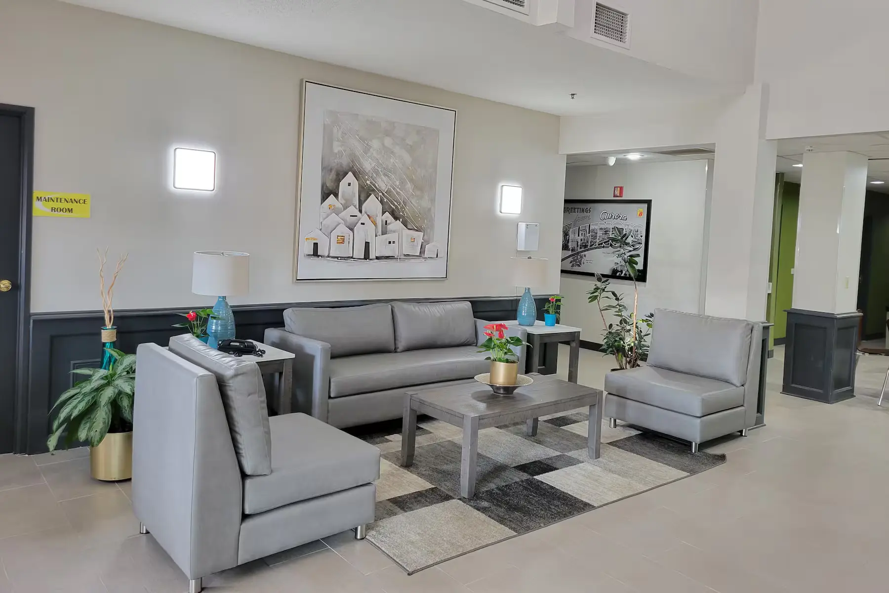 Warm & Inviting Lobby Experience